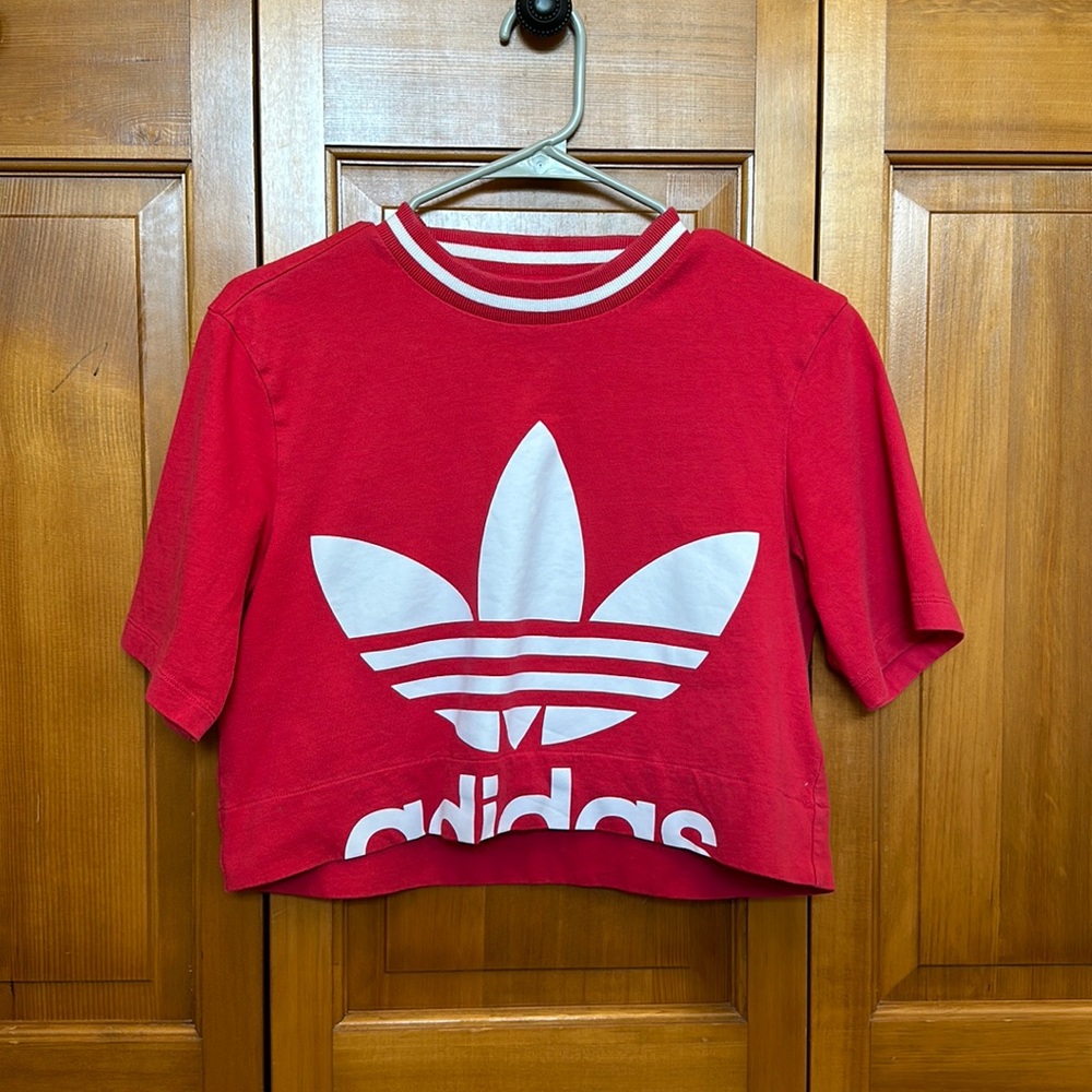 red logo cropped tee
